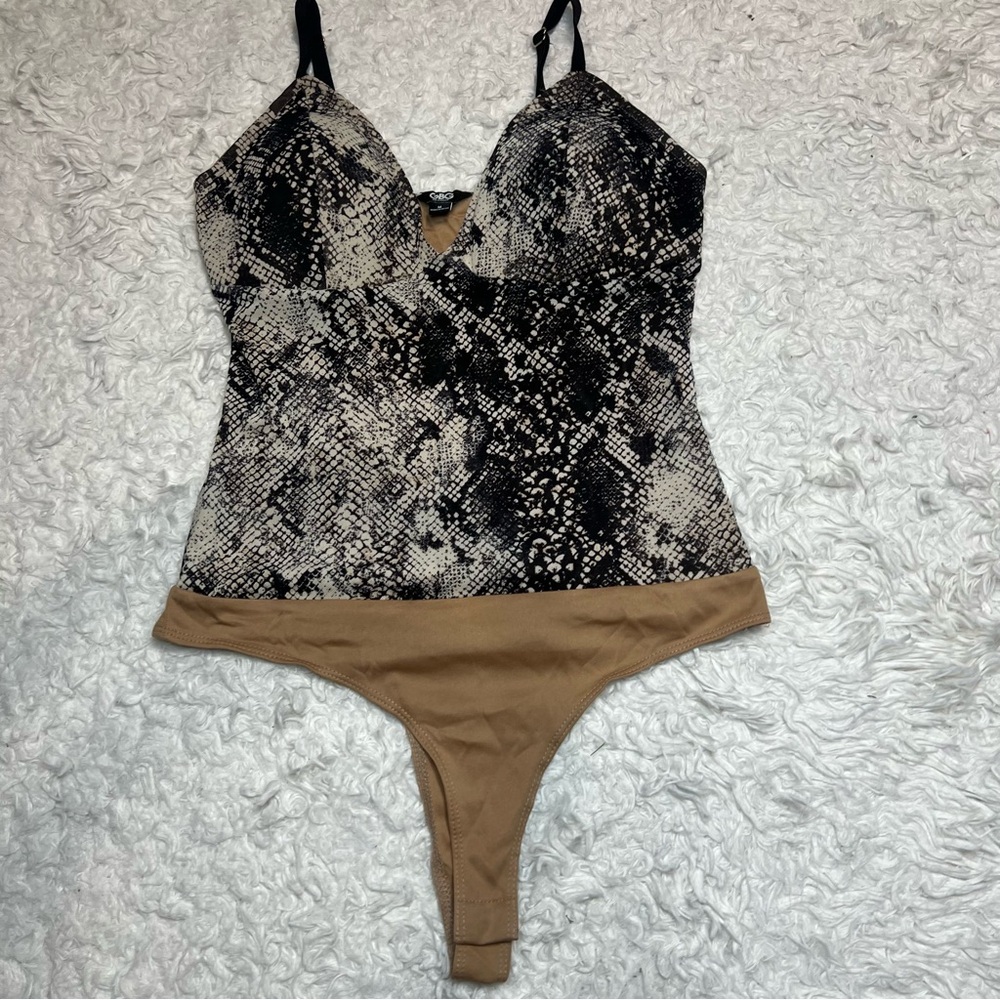 GBG Los Angeles Snake Print Bodysuit in Black and Tan